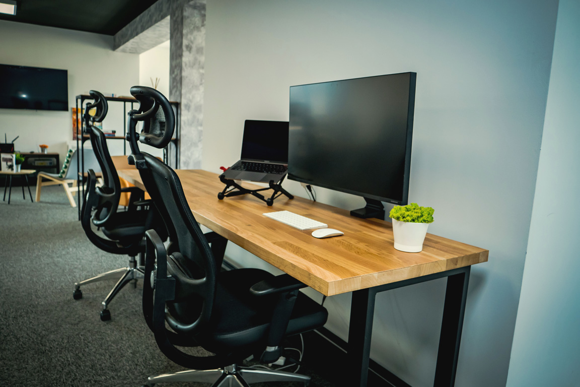 The open coworking floor at Nestwork Bansko